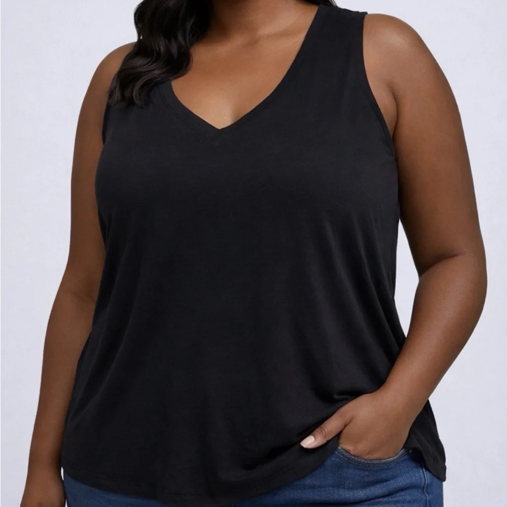 MADEWELL • Black V-Neck Sleeveless Basic Tank Top, 2X - Picture 8 of 8
